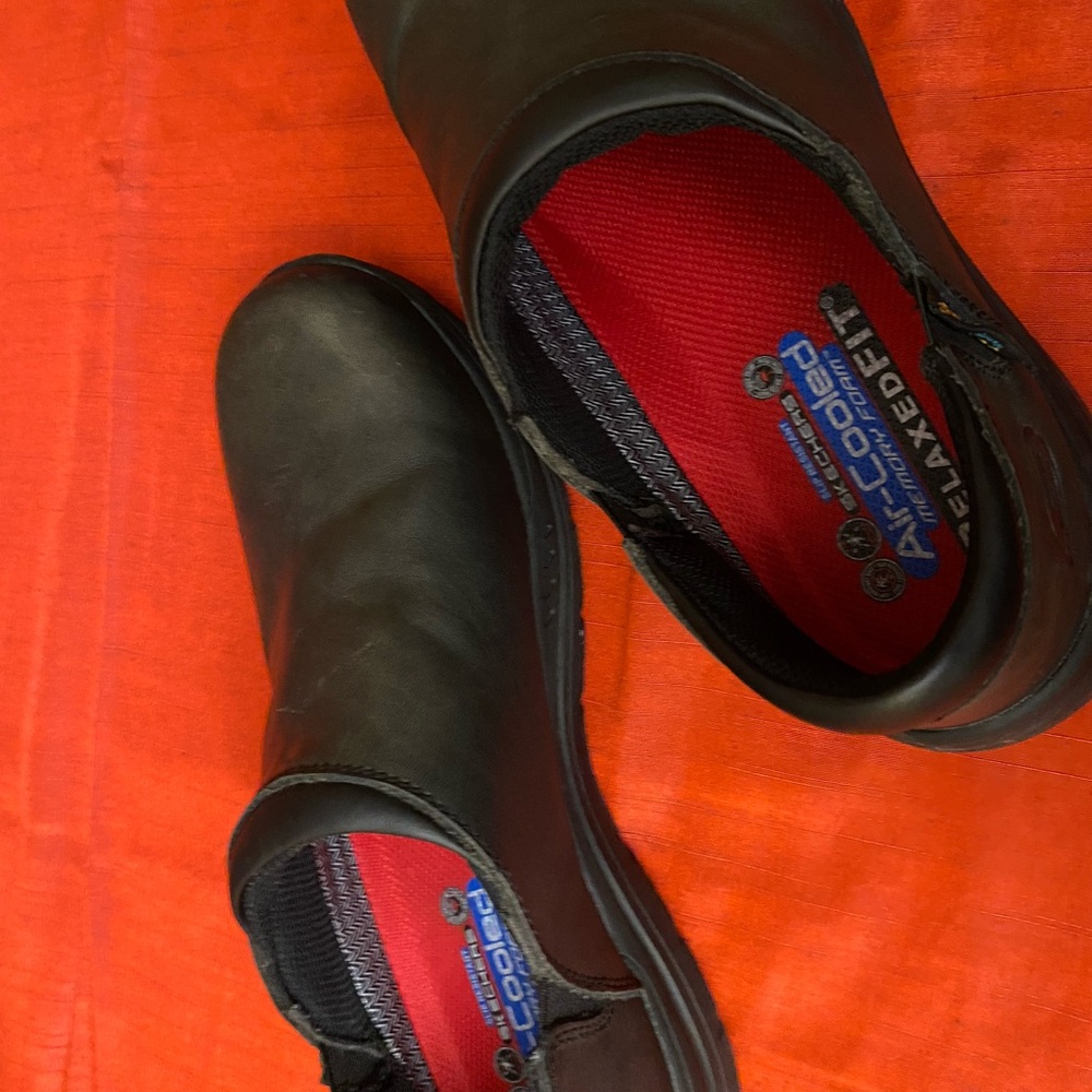 Skechers Black non skid clogs